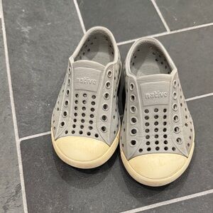 Native Kids Gray and Cream Water Shoes